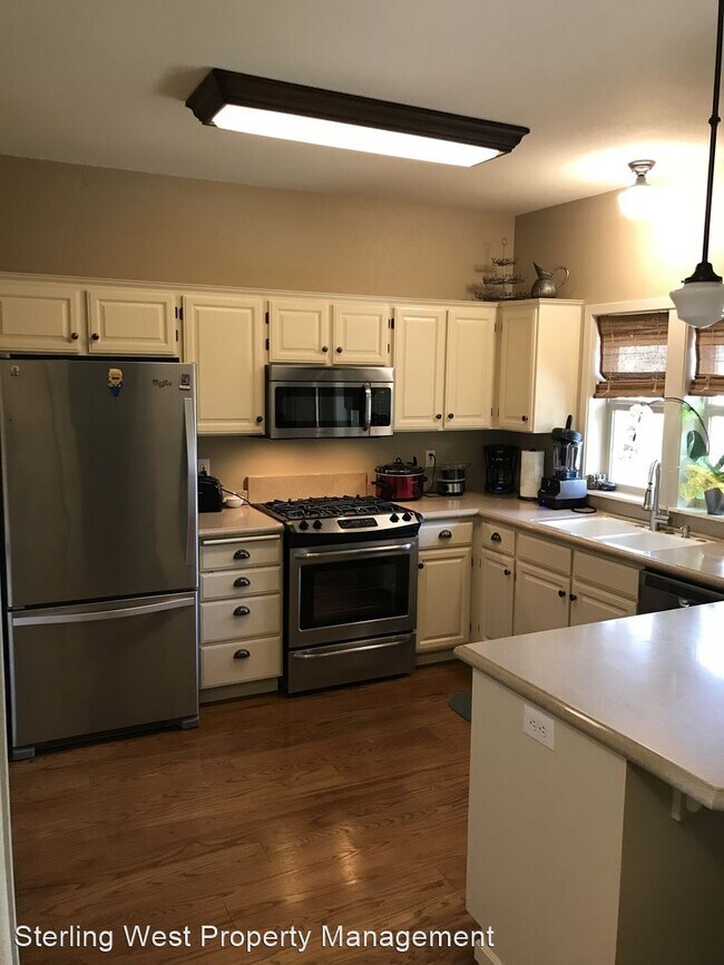 Building Photo - 2 br, 2.5 bath House - 230 Jackson Creek Dr