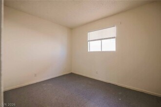 Building Photo - 1404 E Mesquite Ave