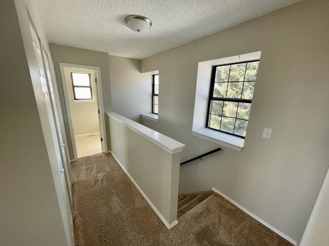 Building Photo - 2260 Ambleside Dr