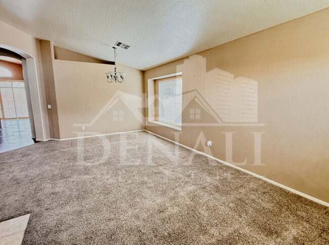 Building Photo - 4330 E Cottonwood Ln