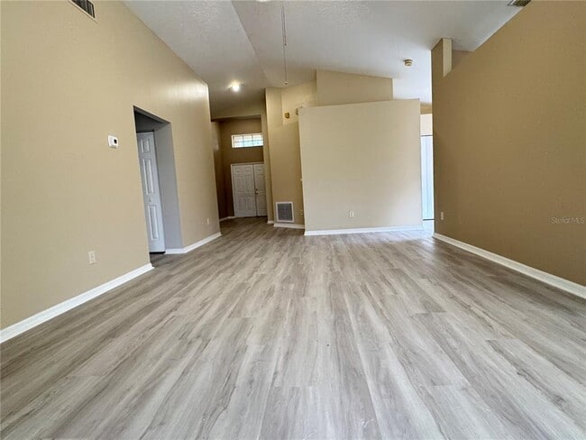 Foto del edificio - 27618 Sky Lake Cir