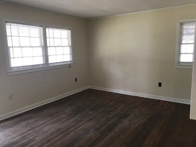 Building Photo - 106 Rosewood Dr