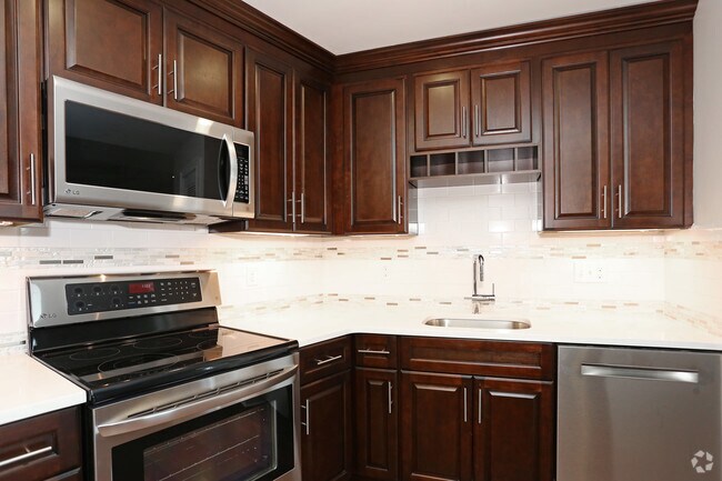 The Landmark In West Hartford Center Apartments West