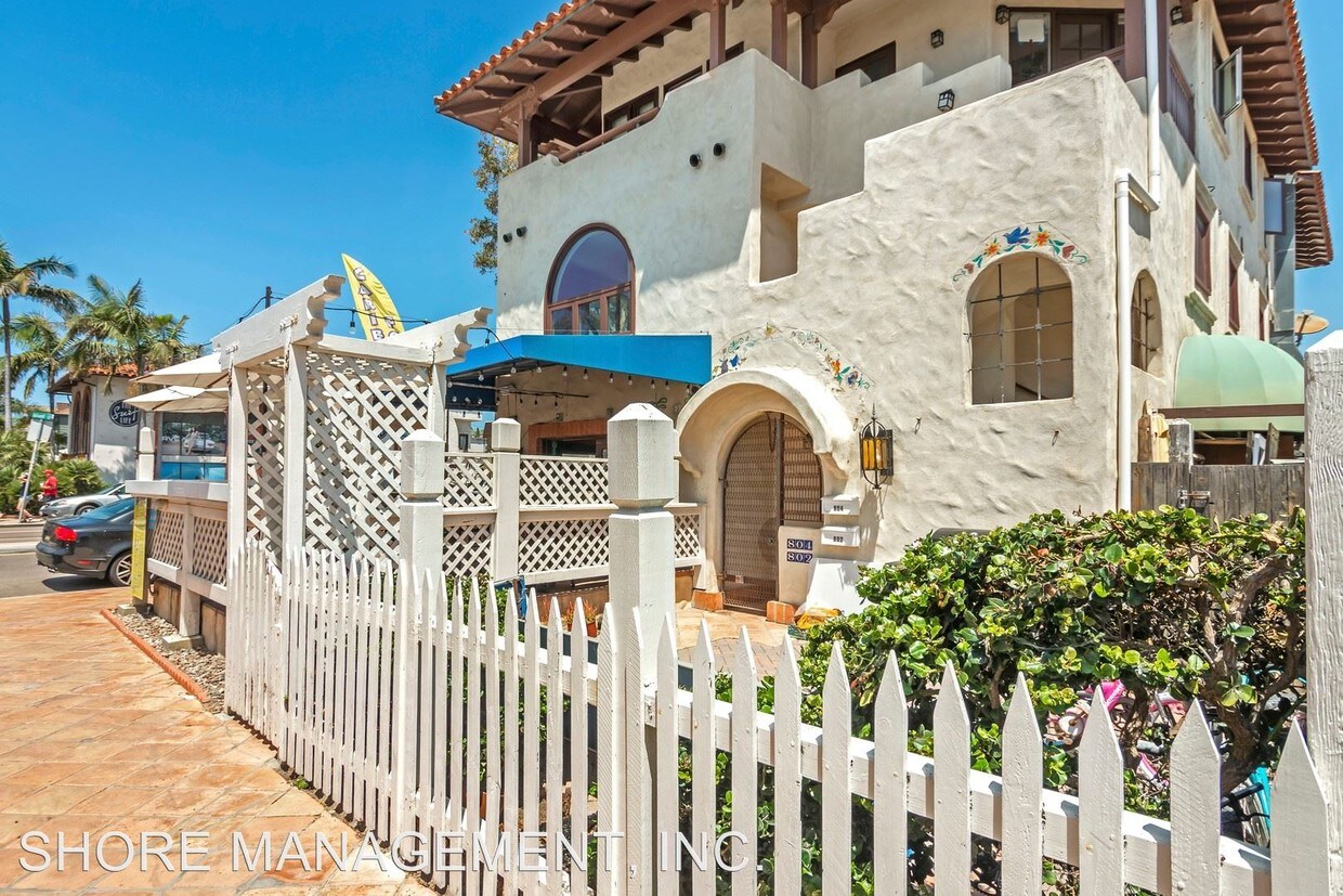 Foto principal - 802-804 Island Ct