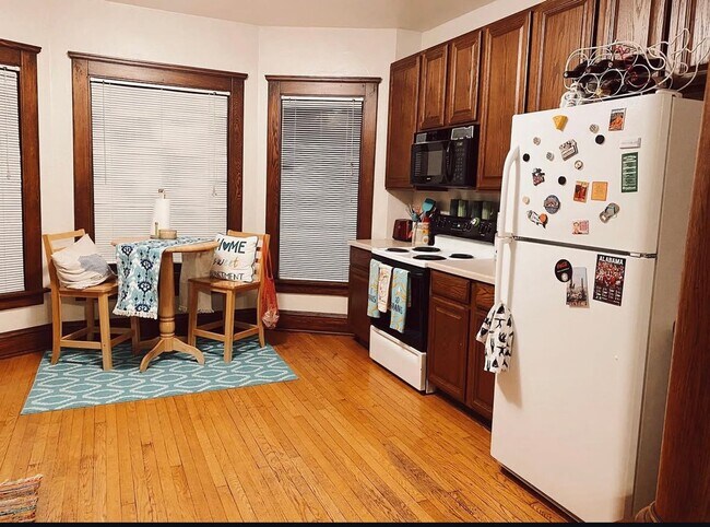 Building Photo - 639E