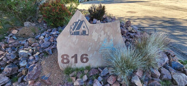 Foto del edificio - 816 N Blue Spruce Cir