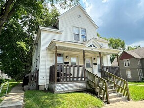 Building Photo - 302 S Prairie St