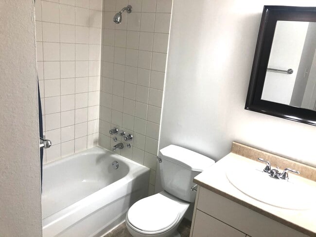 Building Photo - 1 Bedroom in Lower Lonsdale