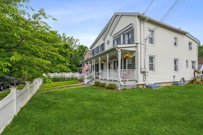 Foto del edificio - 305 N Barry Ave