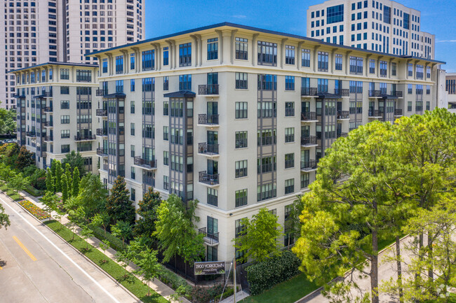 Foto del edificio - 1900 Yorktown Tanglewood Apartments