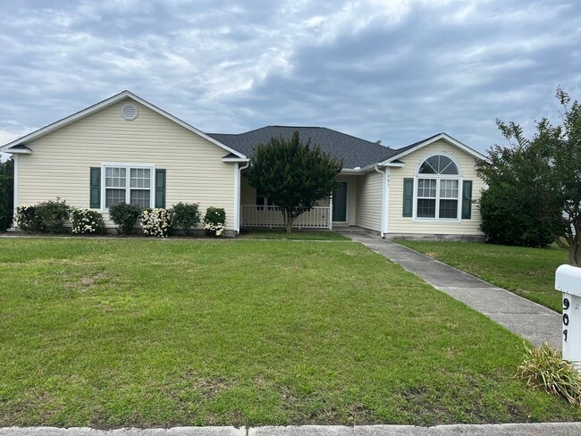 Charming Home with 2 car garage in Great Neighborhood - Charming Home with 2 car garage in Great Neighborhood