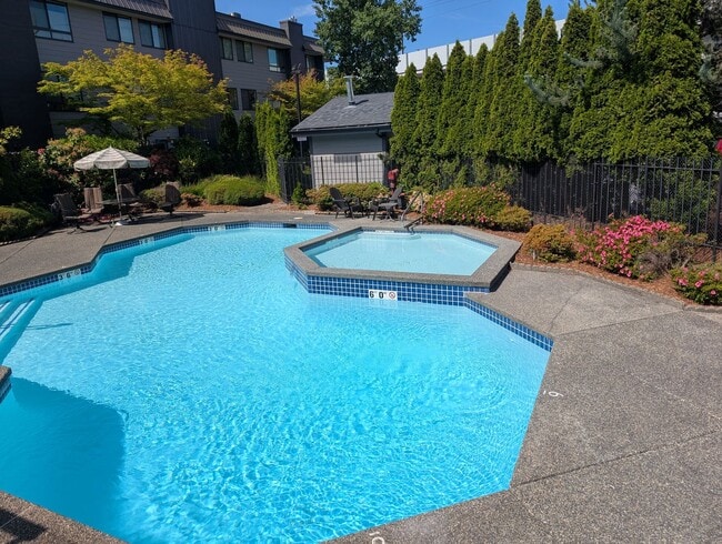 Building Photo - AIR-CONDITIONED 2 Bedroom Condo in Northgate
