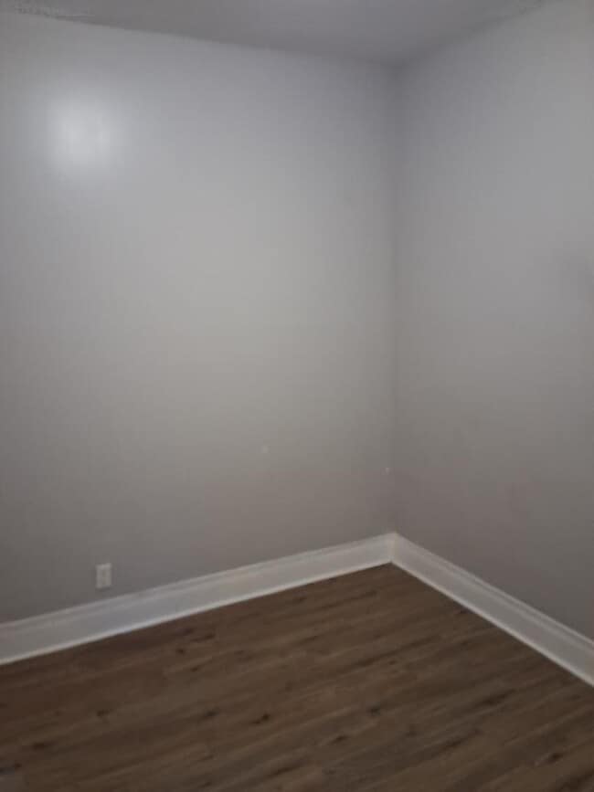 Foto del edificio - 84 Carson Ave