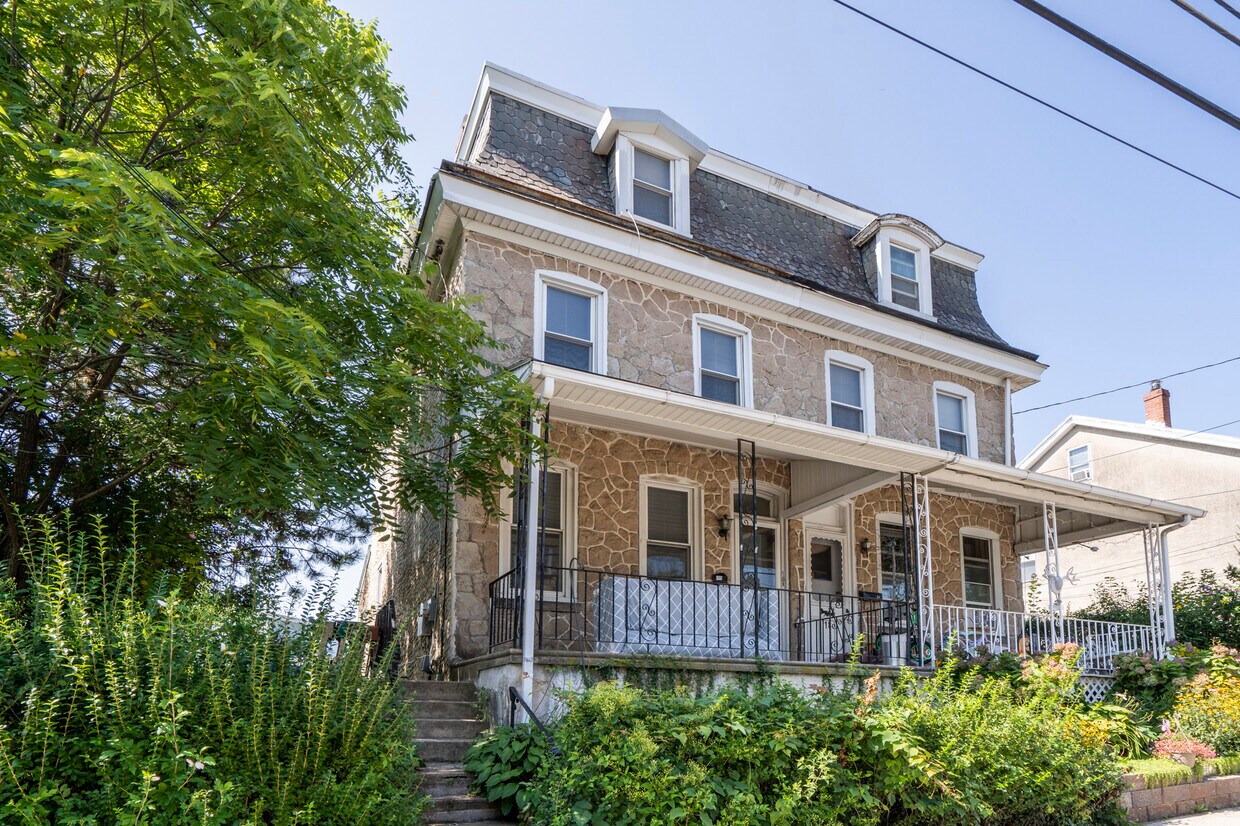16 Sixth St, Bridgeport, PA 19405 House Rental in Bridgeport, PA