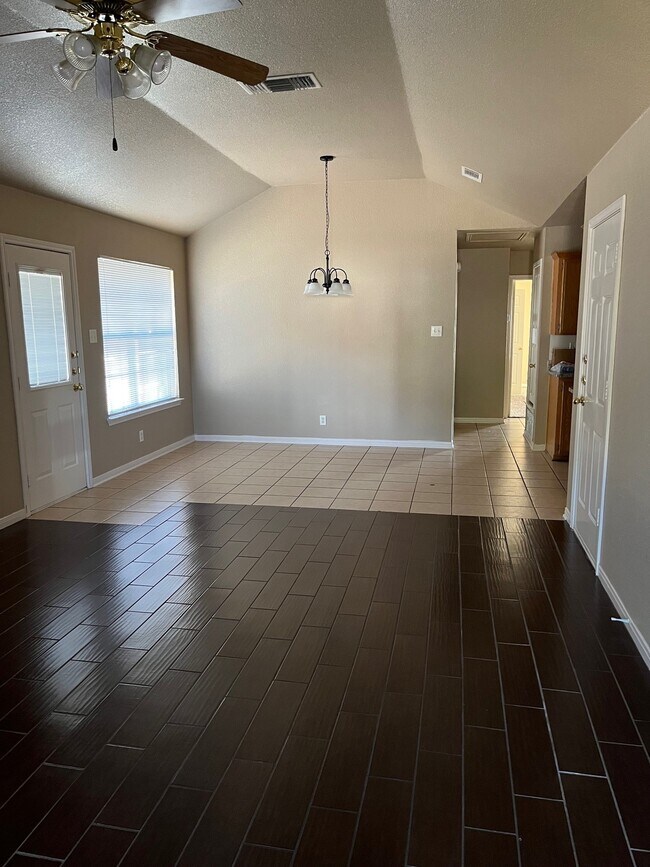 Comedor - 4708 John David Dr