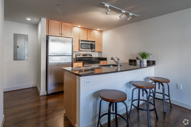 2 habitaciones, 2 baños - 910 pies cuadrados - 3333 Wisconsin