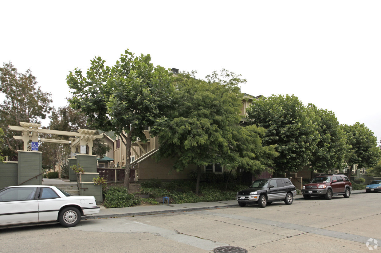 Building Photo - Sycamore Street Commons Apartments