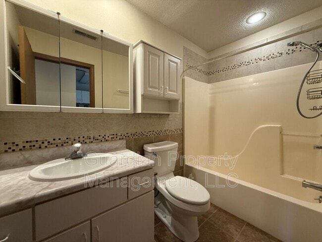 Building Photo - 1645 N Country Club Rd