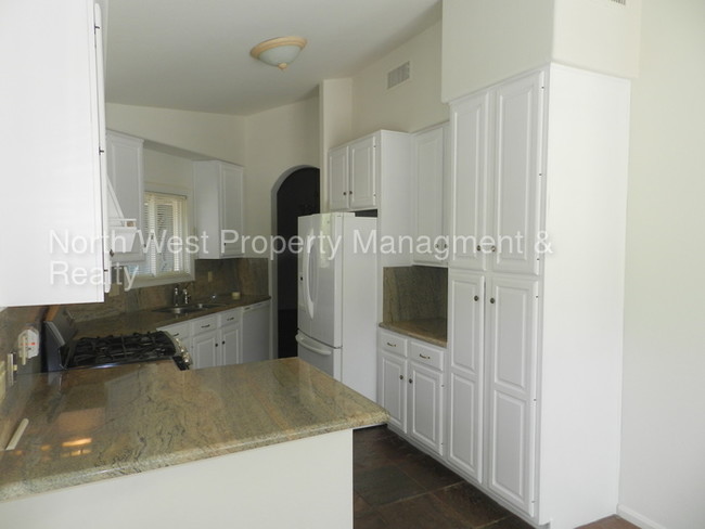 Foto del edificio - 6361 N Skyline Ct