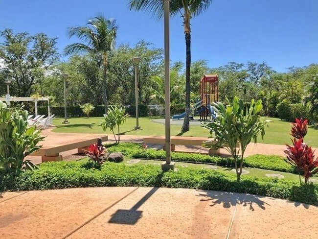 Foto del edificio - Highly Desirable Villas at Kenolio Ground Floor Corner Unit Available 5/1/26