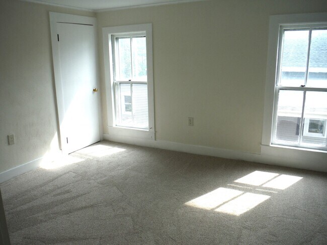 livingroom - 85 Bay St