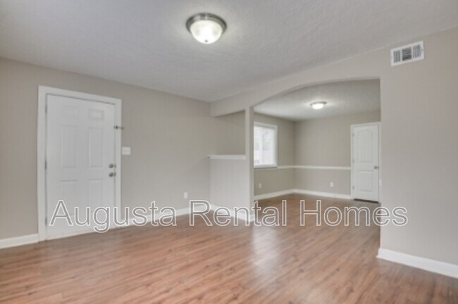 Foto del edificio - 4010 Wheeler Woods Rd