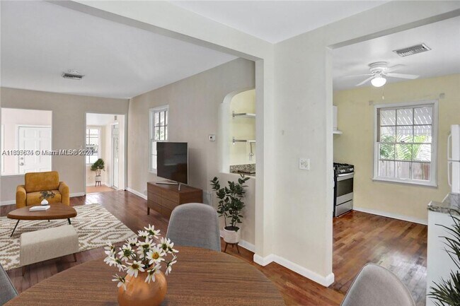 Foto del edificio - 707 SW 11th St
