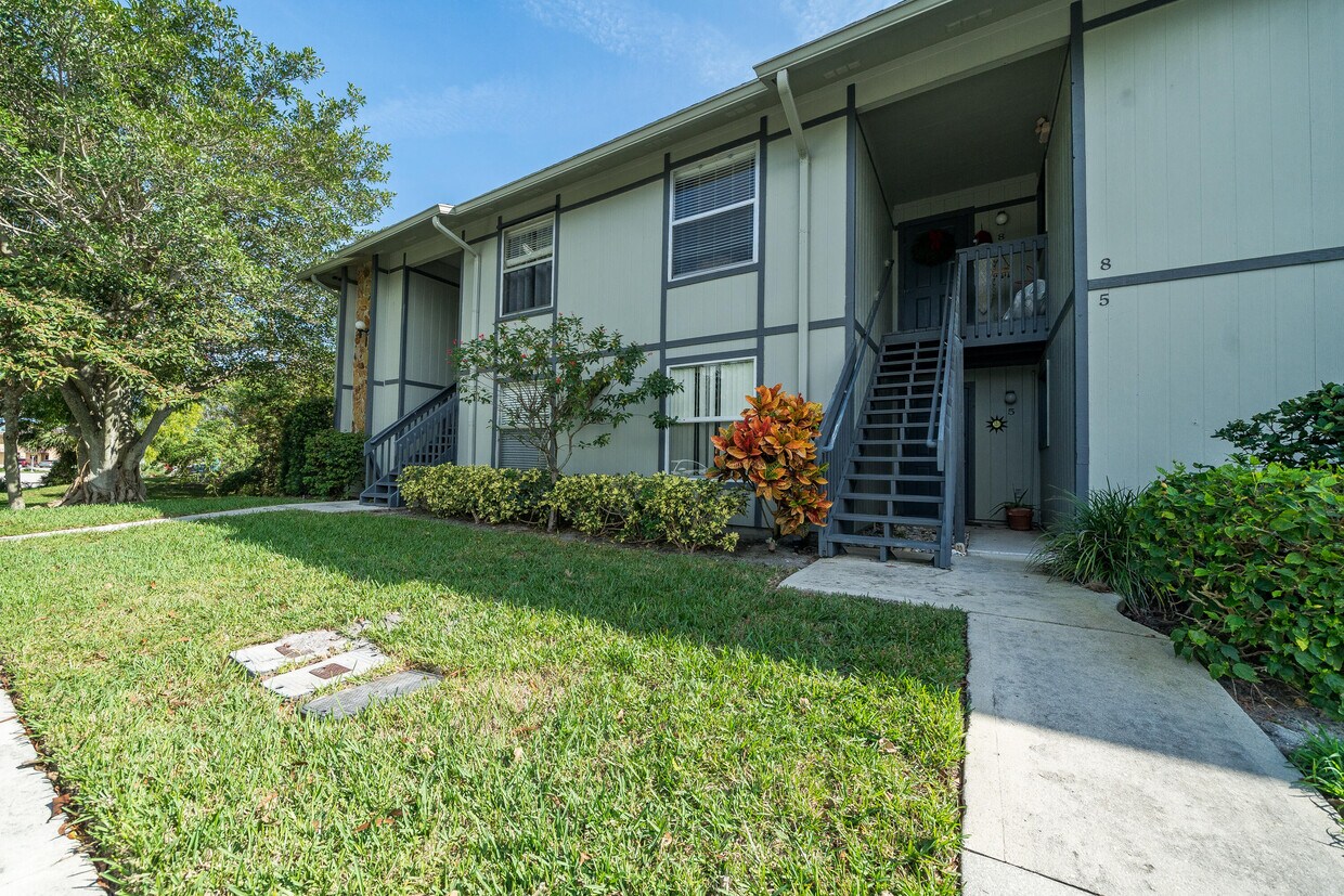 8132 SE Croft Cir, Hobe Sound, FL 33455 Townhome Rentals in Hobe