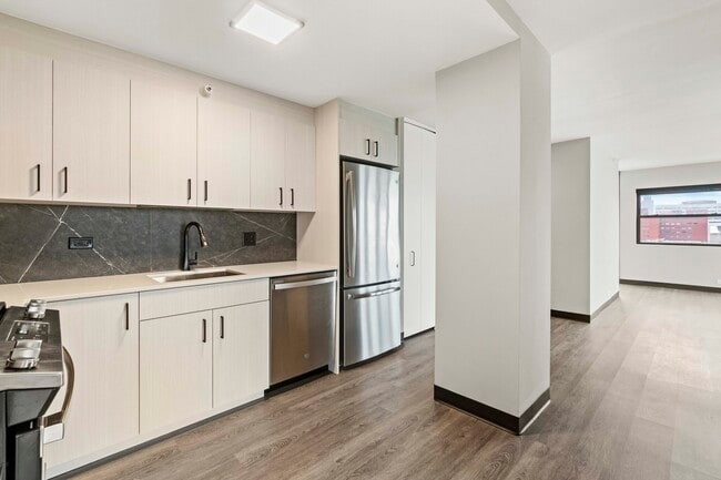 Photo - 1919 W Ogden Ave Apartment