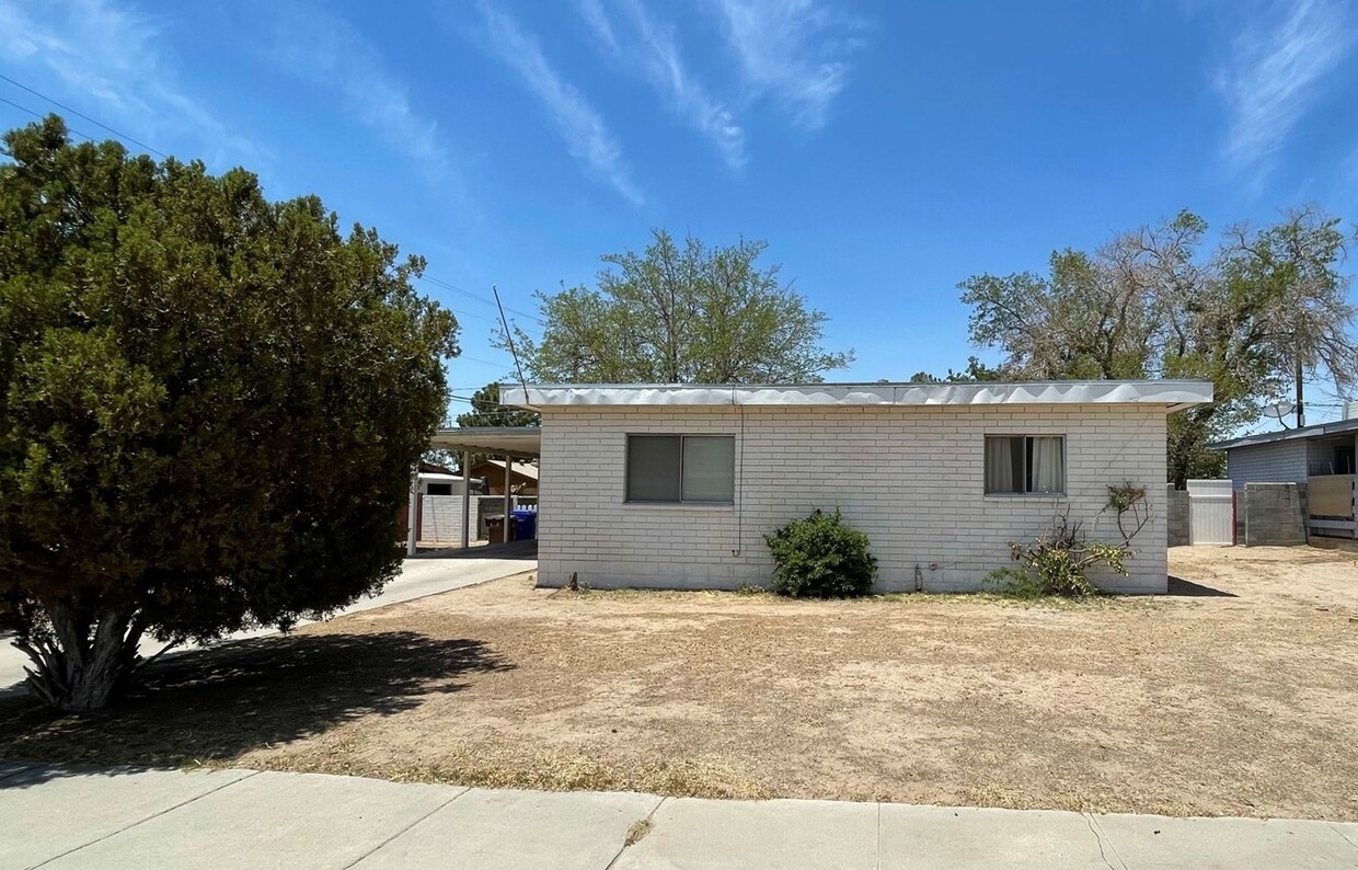 Foto principal - 3 Bedroom 2 bath Home Near NMSU