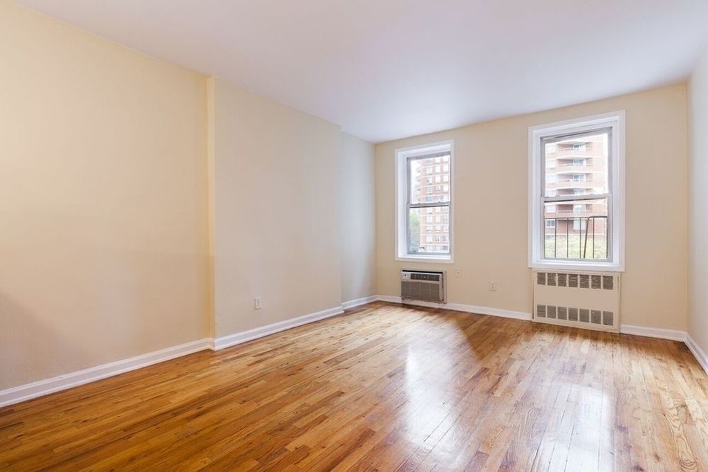 Primary Photo - 311 E 25th St