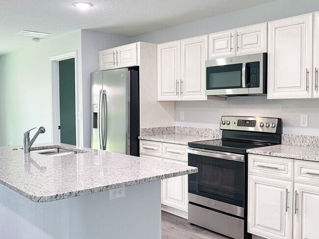 Foto del edificio - AMAZING NEW CONSTRUCTION!!!! This new home...