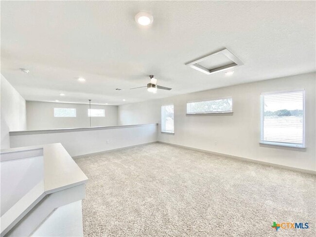 Foto del edificio - 100 Geminiflora Bend