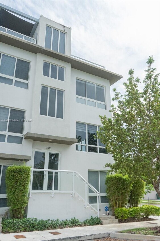 Primary Photo - 10360 NW 64th St