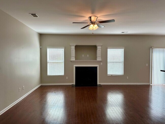 Foto del edificio - 450 Delmont Dr