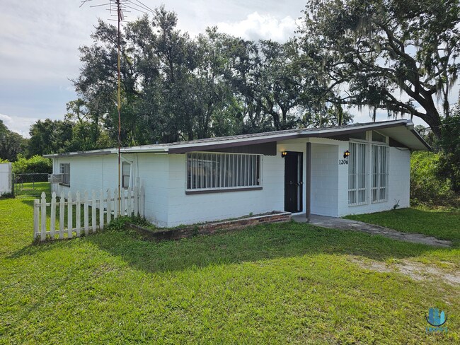 Foto del edificio - 4 Bed | 1.5 Bath Home for Rent in Lakeland *Available Now*