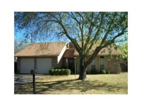 Building Photo - 1616 Woodhill Dr