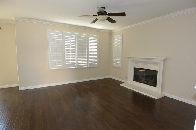 Foto del edificio - Stunning 3 Bed 2.5 Bath 2 Story SFR in the Woodbury neighborhood of Irvine