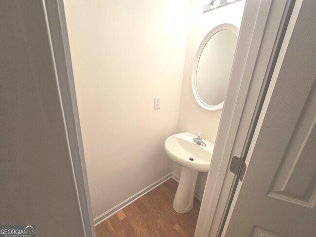 Building Photo - 3490 Southpointe Hill Dr NE