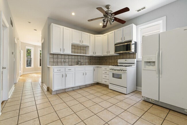 Foto del edificio - 2922 N Dawson Ave
