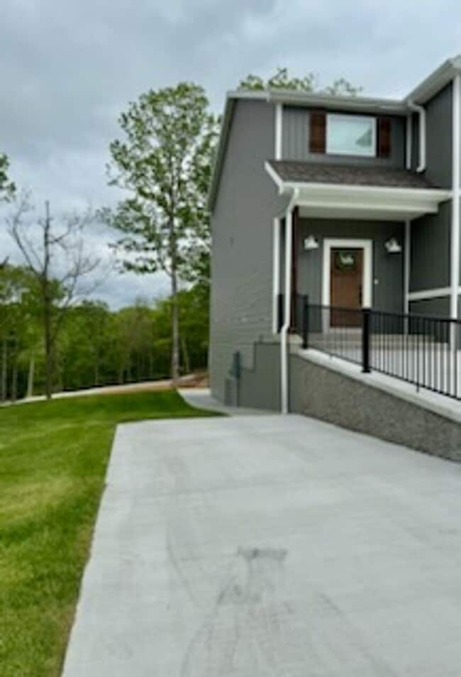 Building Photo - 7750-MF2-E4