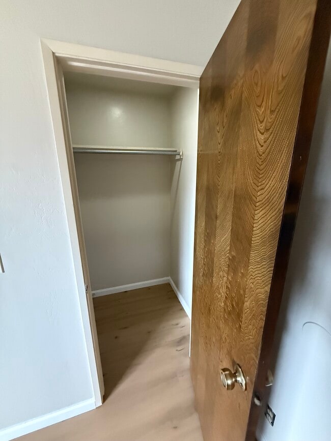 Building Photo - 626 W 2nd Ave