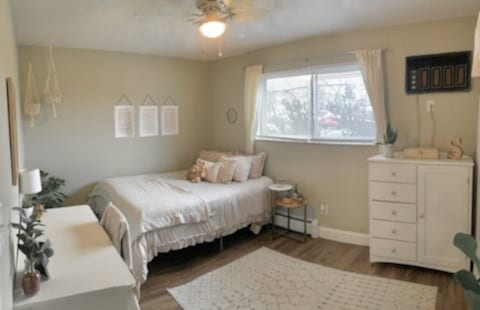 BDRM - 1750 Cleneay Ave