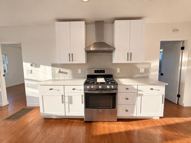Building Photo - 1343 Quintero St