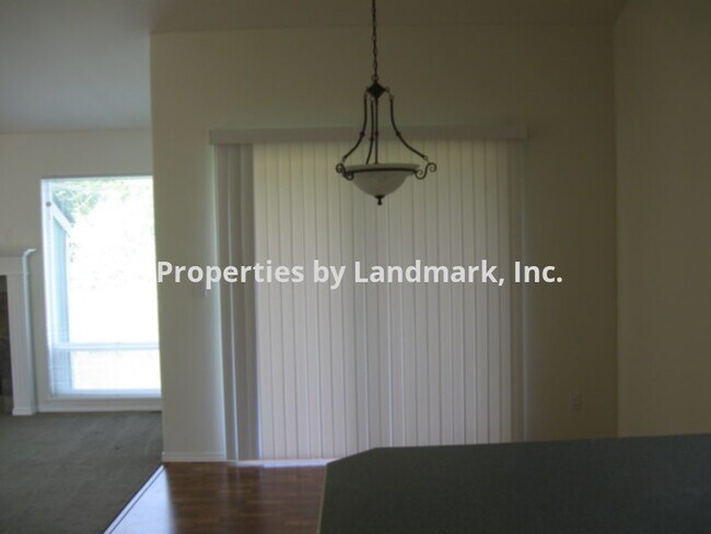 Building Photo - 181 Independence Dr