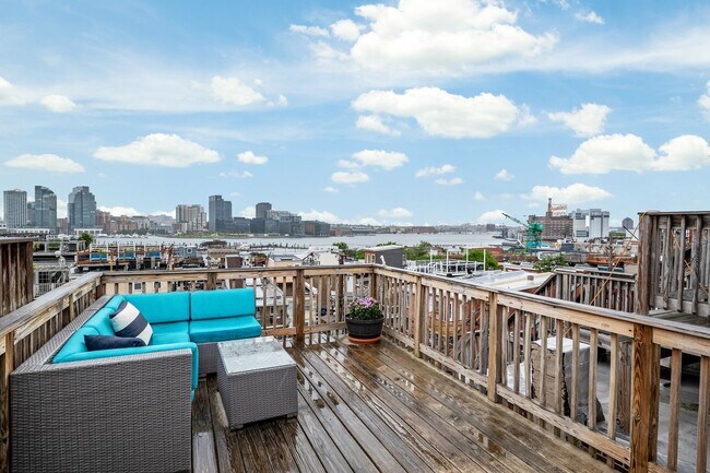 Foto del edificio - Gorgeous renovated home in Riverside Neigh...
