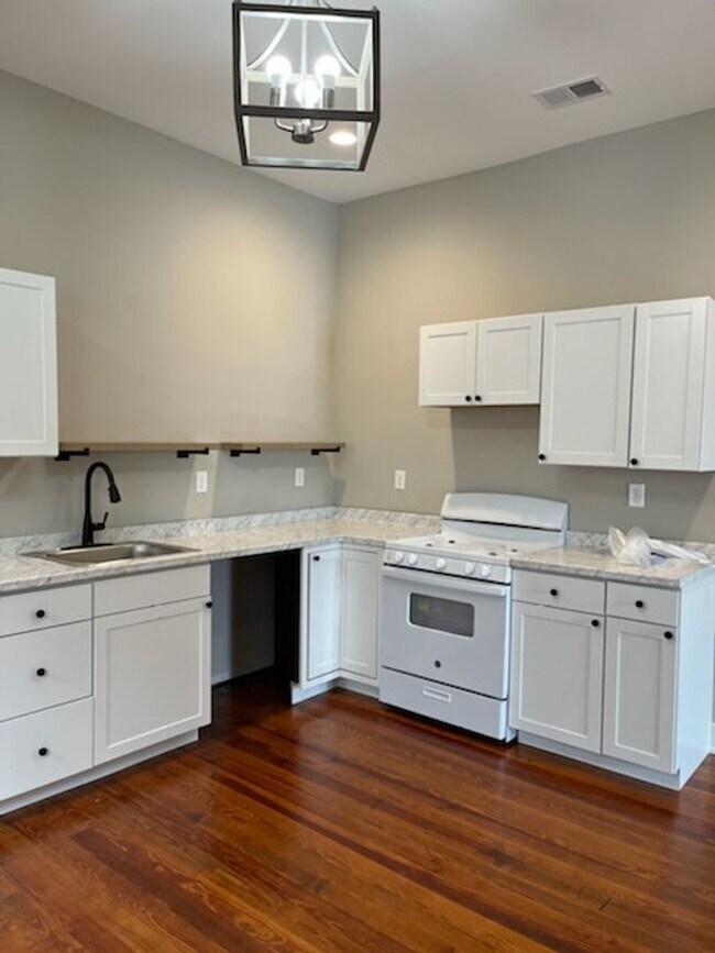 Foto del edificio - Beautifully Renovated 2-bedroom Home in Shelby Park!