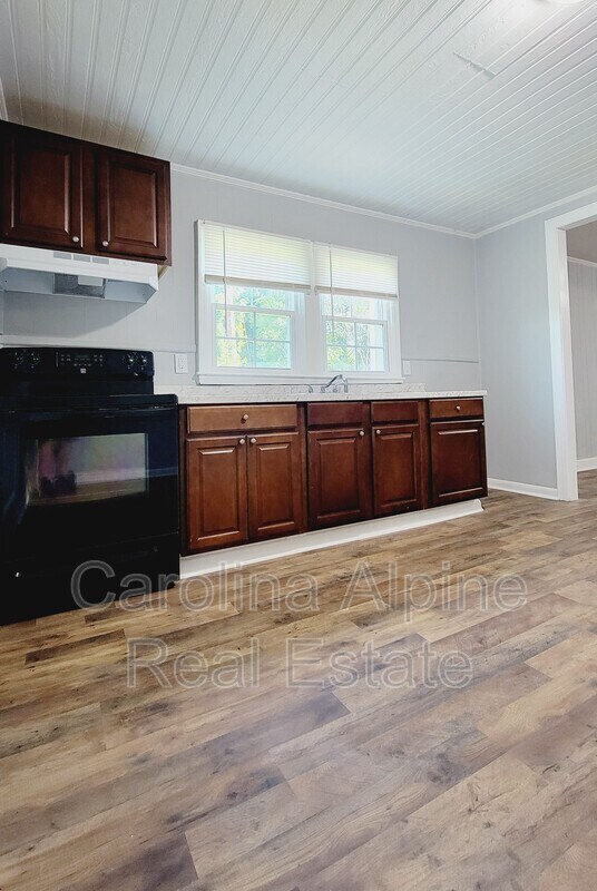 Building Photo - 524 Porter St