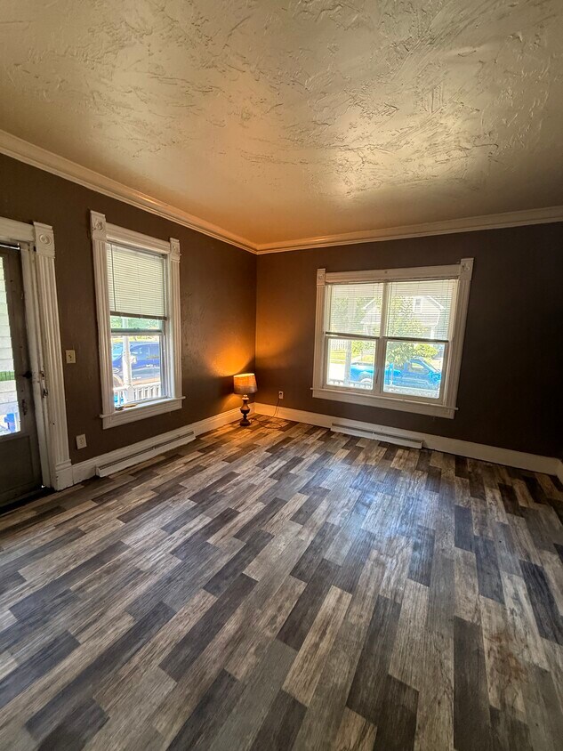 Living Room - 552 N Division St