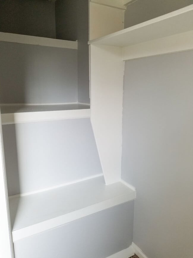 Oversized closets - 1008 Manor Ln